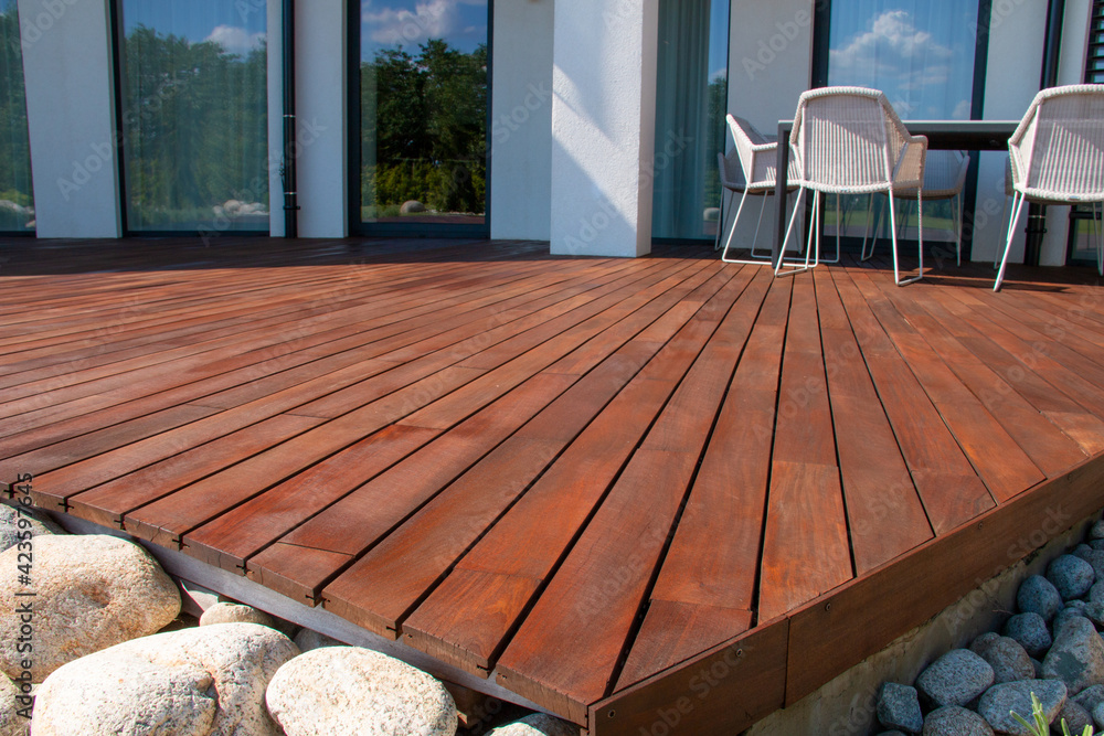 Choosing the Right Deck Material. Pros and Cons